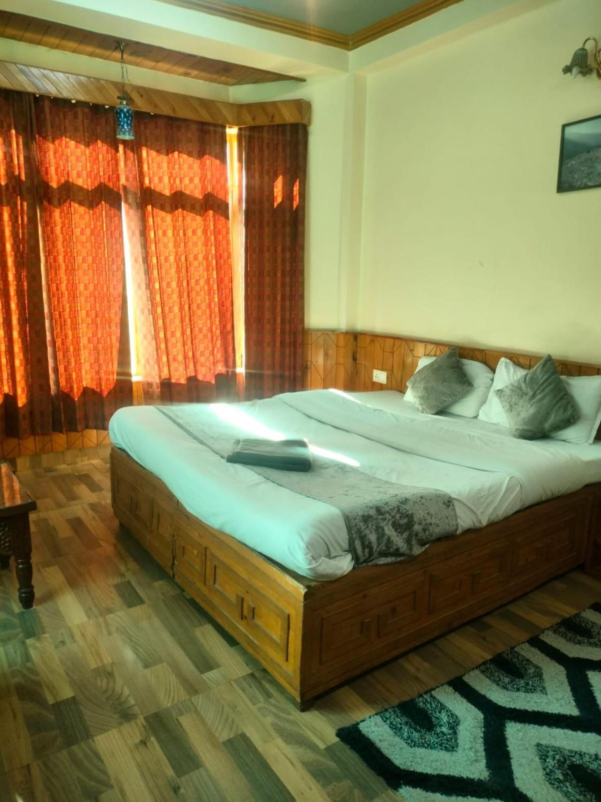 Govind Royal Stay Manāli Exterior foto